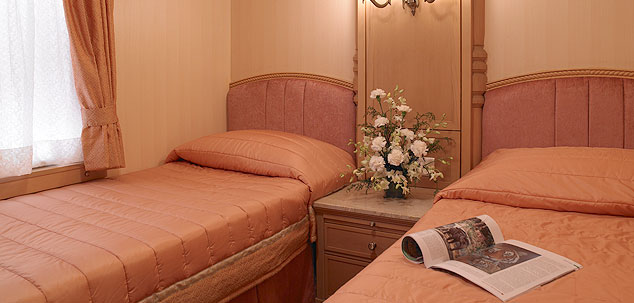 Golden Chariot bedroom